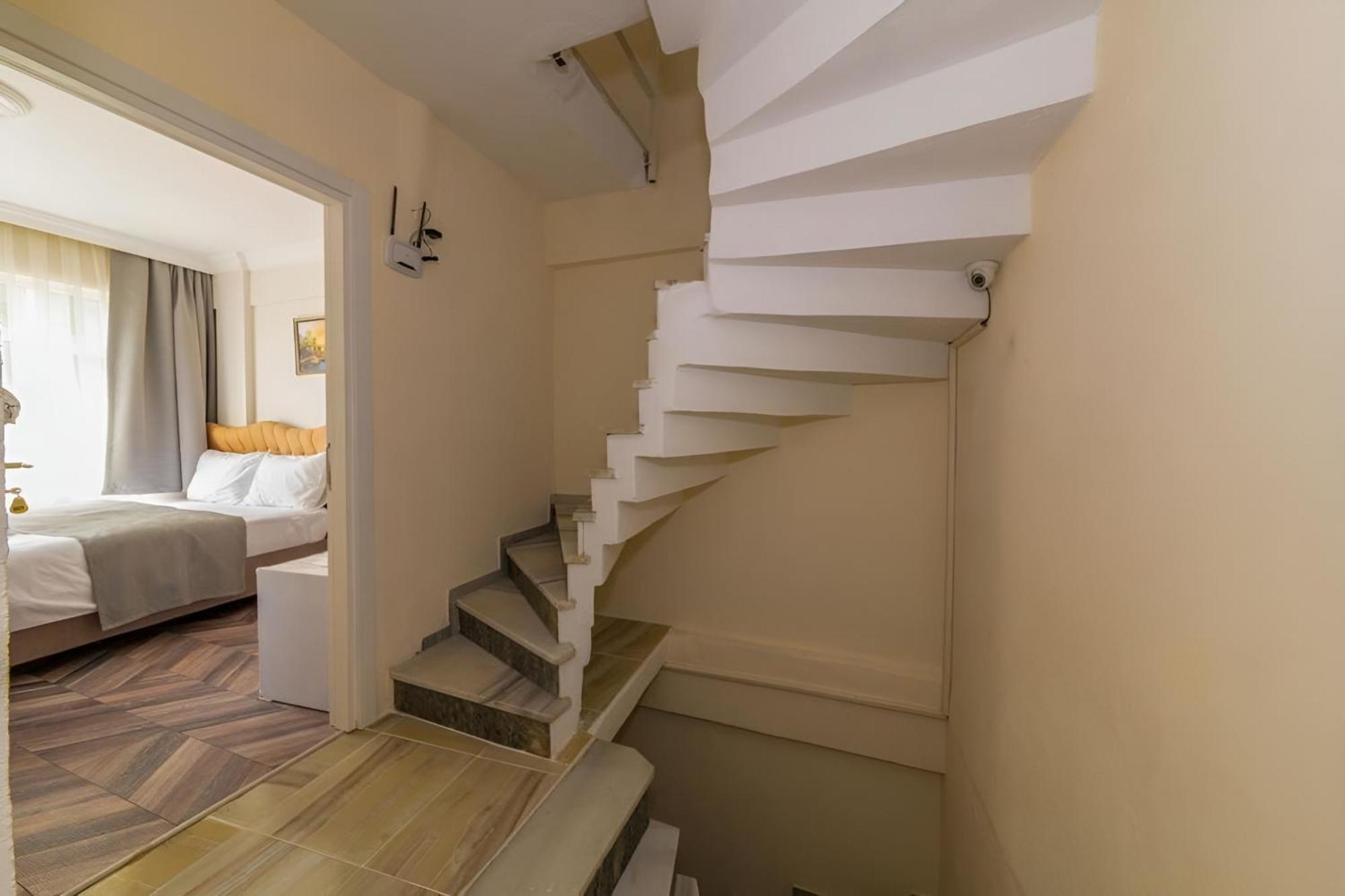 Grand Romanos Hotel Istanbul Bagian luar foto