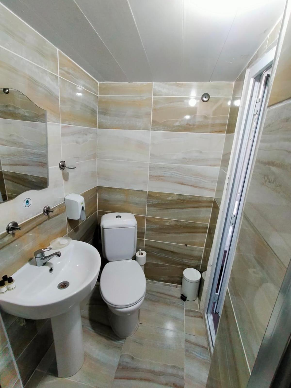 Grand Romanos Hotel Istanbul Bagian luar foto